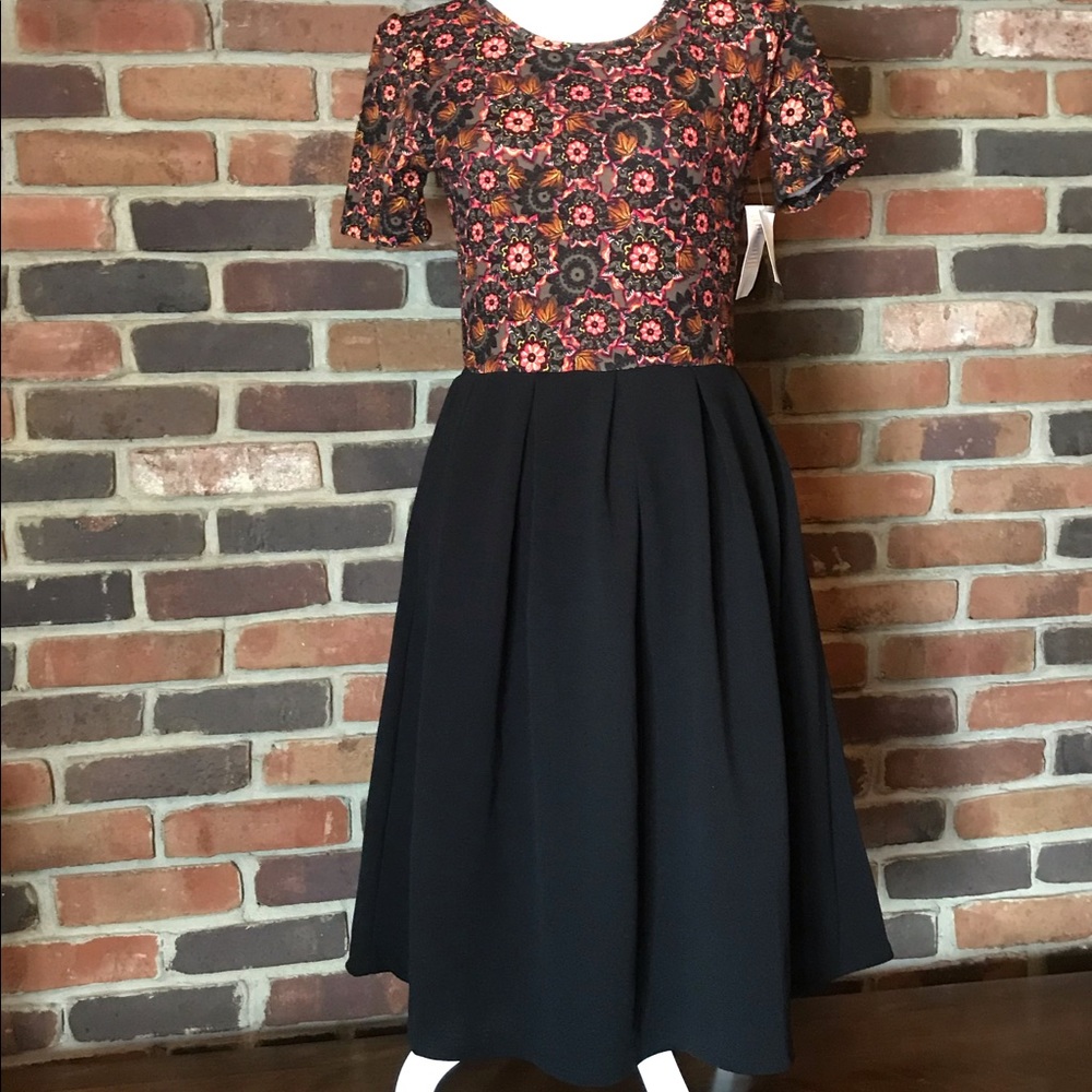 NWT🏷 LULAROE AMELIA - floral/black
